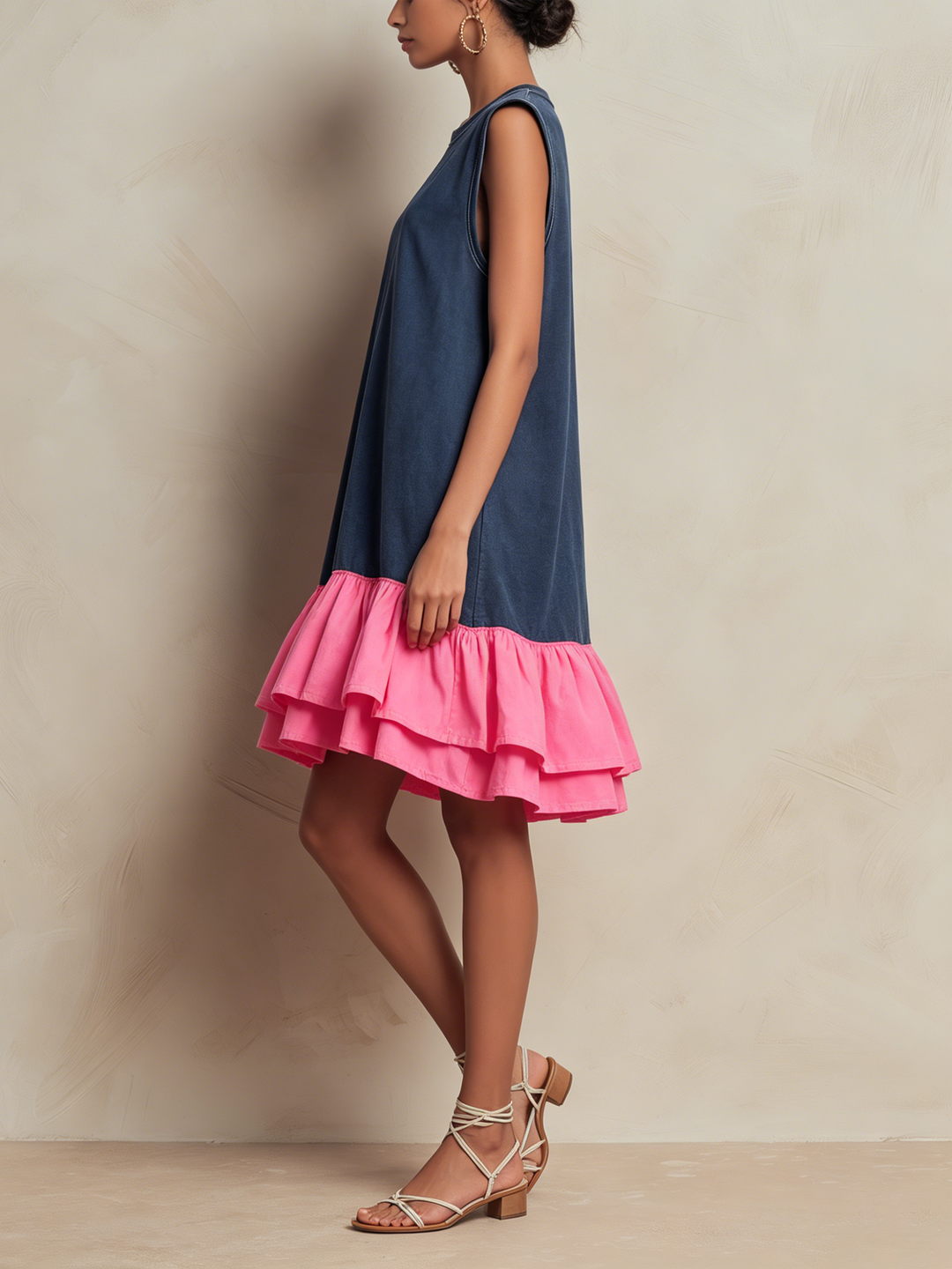 Noemi | Miniabito in felpa lavata blu navy con balze rosa shocking