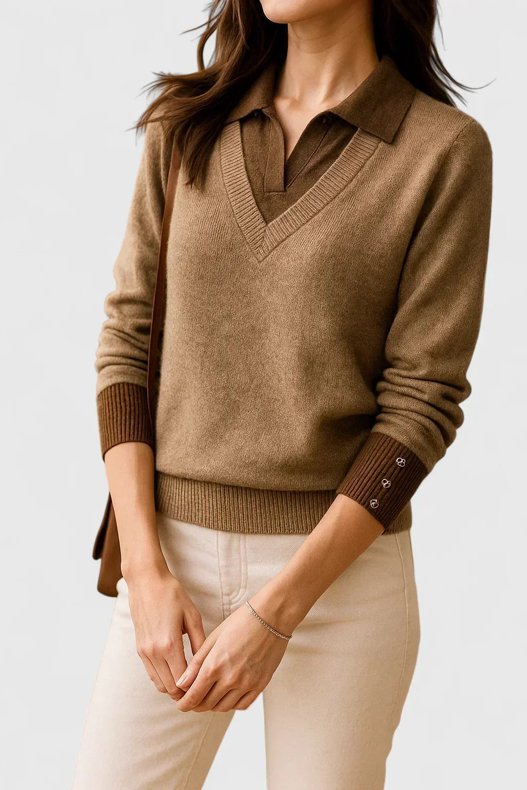 Pauline | Collared V-Neck Sweater - Maison Léa &amp; Lou