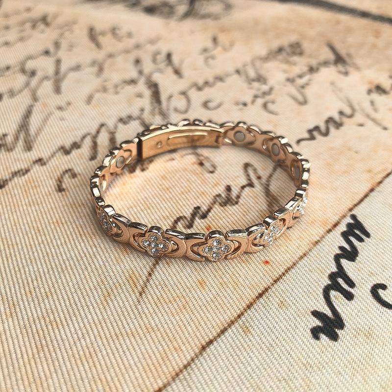 AURELIA™ – Elegant Magnetic Copper Bangle - Maison Léa & Lou
