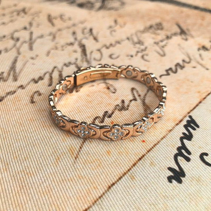 AURELIA™ – Elegant Magnetic Copper Bangle - Maison Léa &amp; Lou