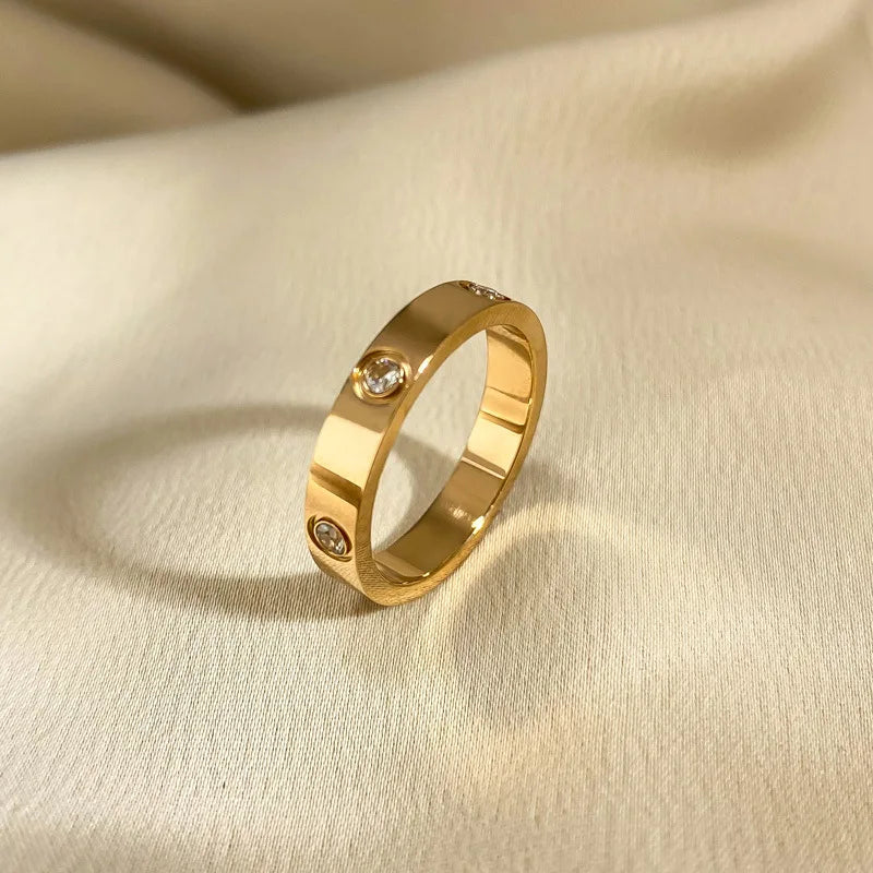MONA™ – Sleek Modern Gold Ring - Maison Léa & Lou
