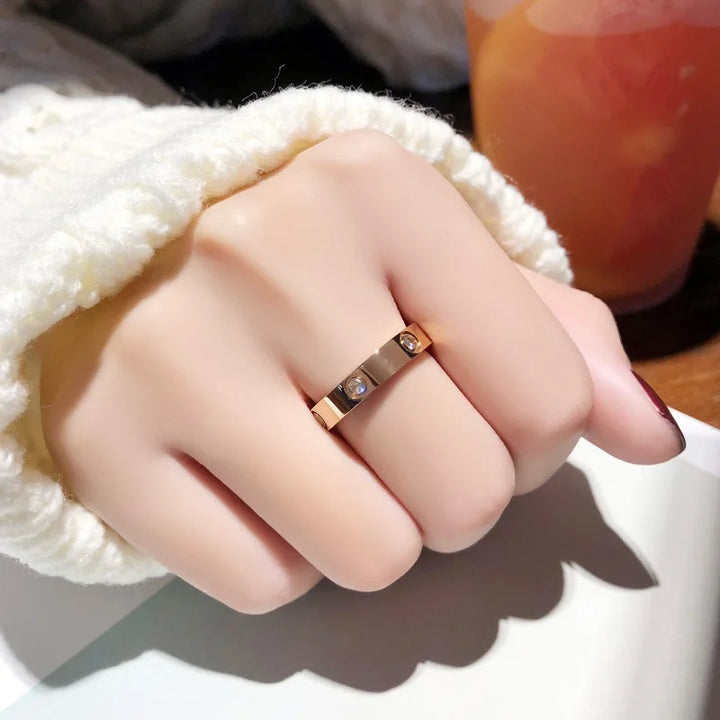 MONA™ – Sleek Modern Gold Ring - Maison Léa &amp; Lou