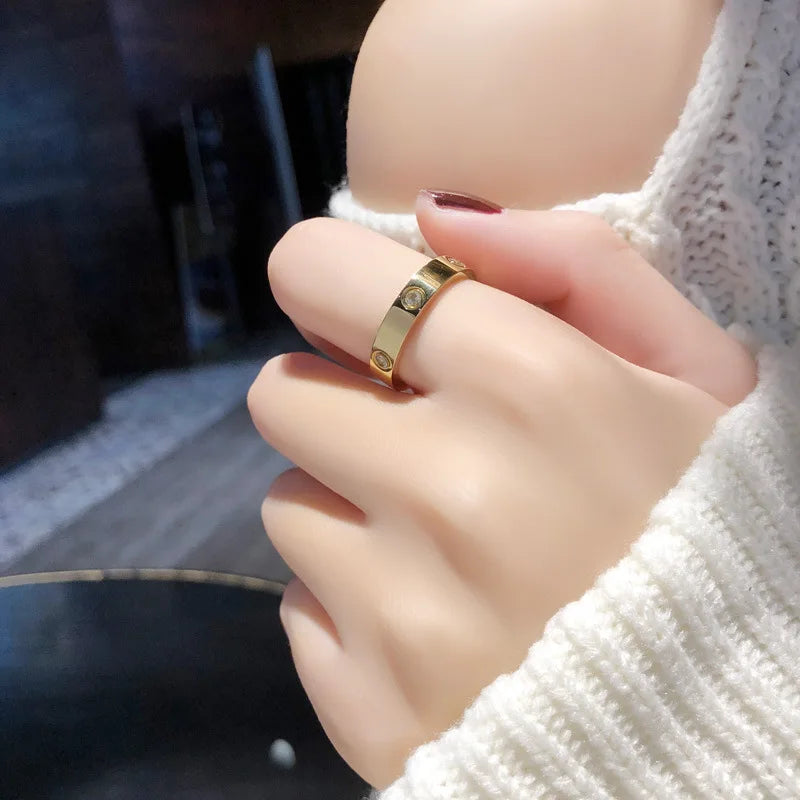 MONA™ – Sleek Modern Gold Ring - Maison Léa &amp; Lou