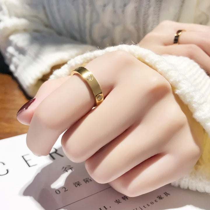 MONA™ – Sleek Modern Gold Ring - Maison Léa &amp; Lou