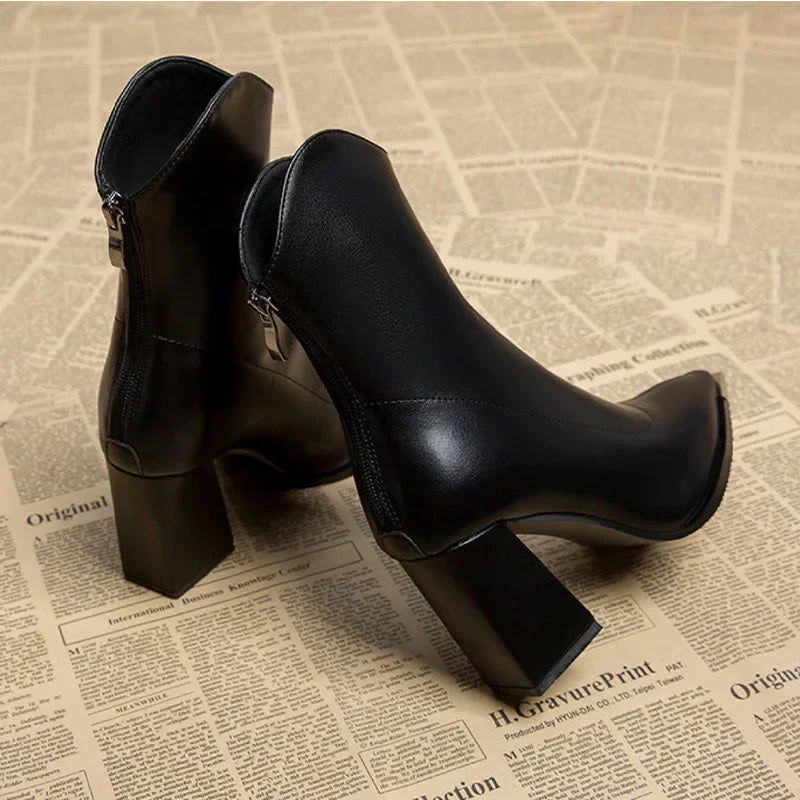 NOX™ - Chrome Tip Chelsea Boots - Maison Léa &amp; Lou