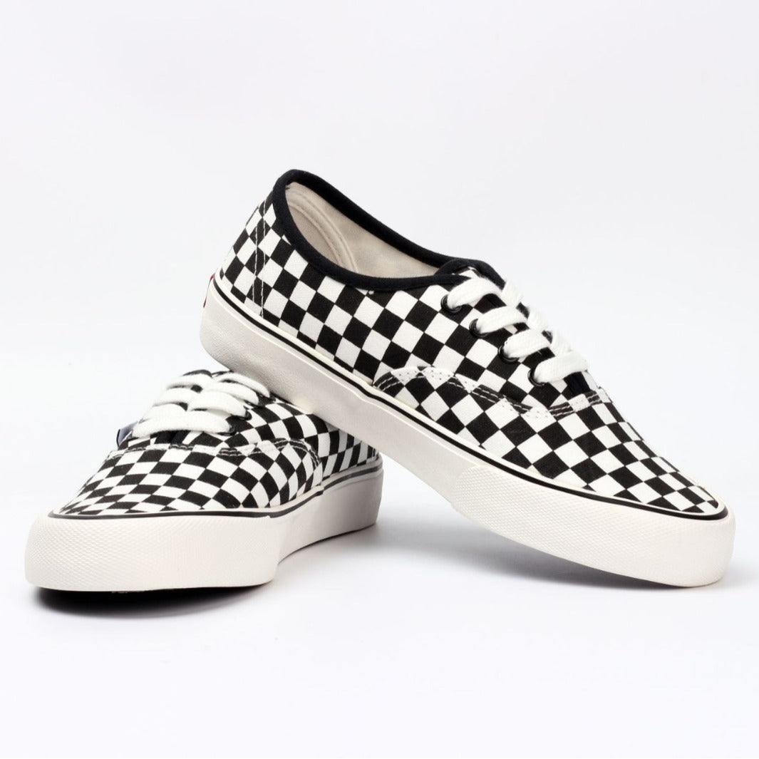 CLIONA™ - Classic Slip-On Checkered Uni-Sex Footwear - Maison Léa &amp; Lou