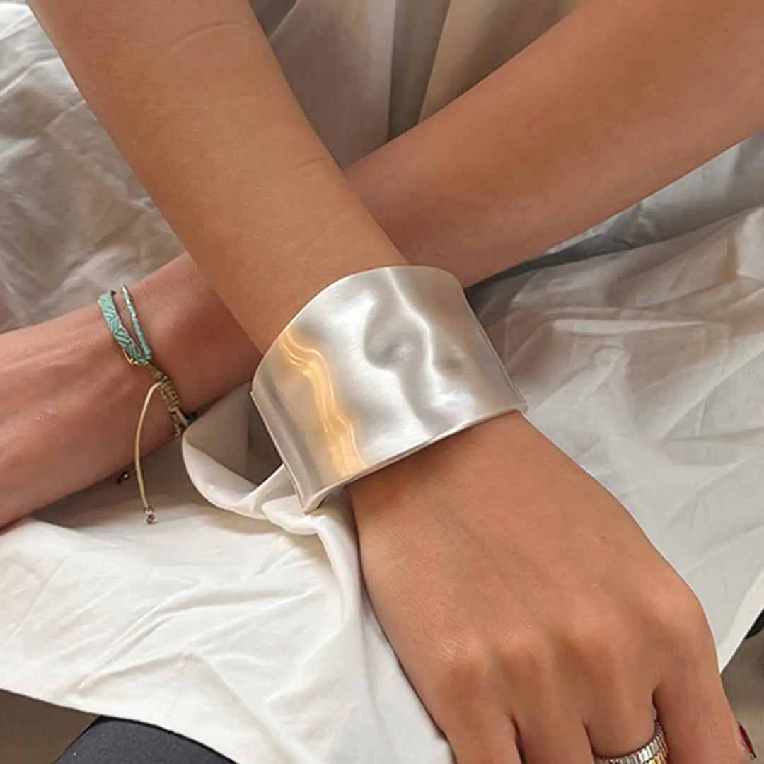 RAYNA™ – Chic Asymmetric Statement Bangle - Maison Léa & Lou