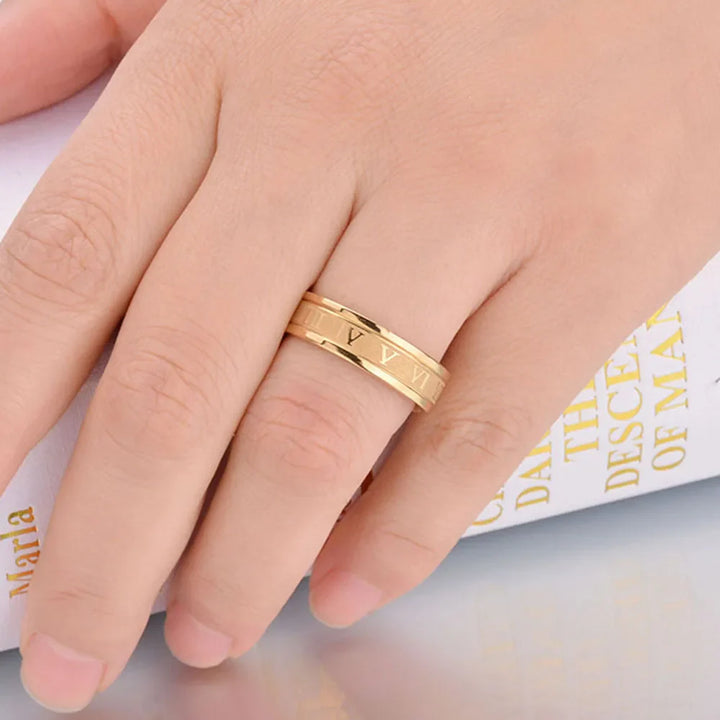 NOELLE™ – Modern Roman Numeral Ring - Maison Léa &amp; Lou