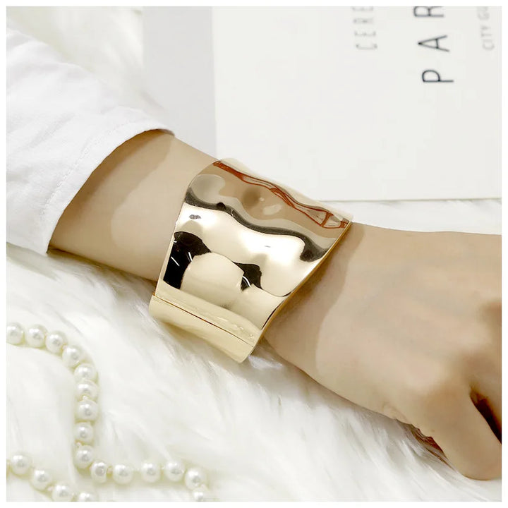 RAYNA™ – Chic Asymmetric Statement Bangle - Maison Léa &amp; Lou